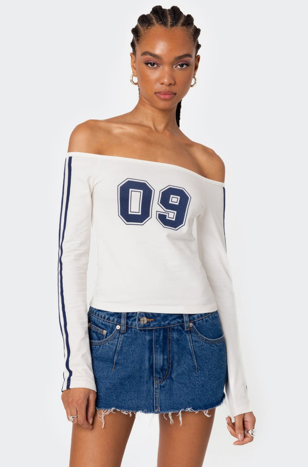 edikted 90'S Off Shoulder Long Sleeve T Shirt white