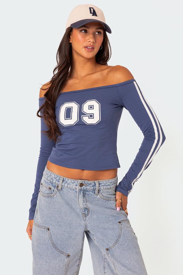 edikted 90'S Off Shoulder Long Sleeve T Shirt blue