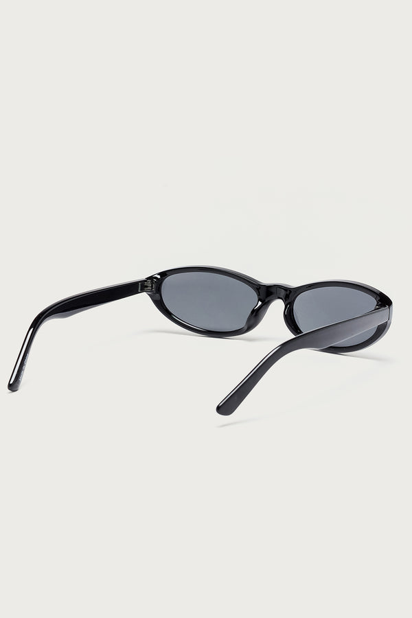 Edikted Alejandra Oval Sunglasses Black