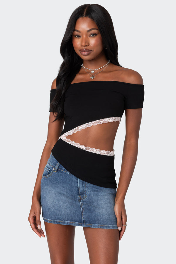 edikted Annaise Off Shoulder Cut Out Top black