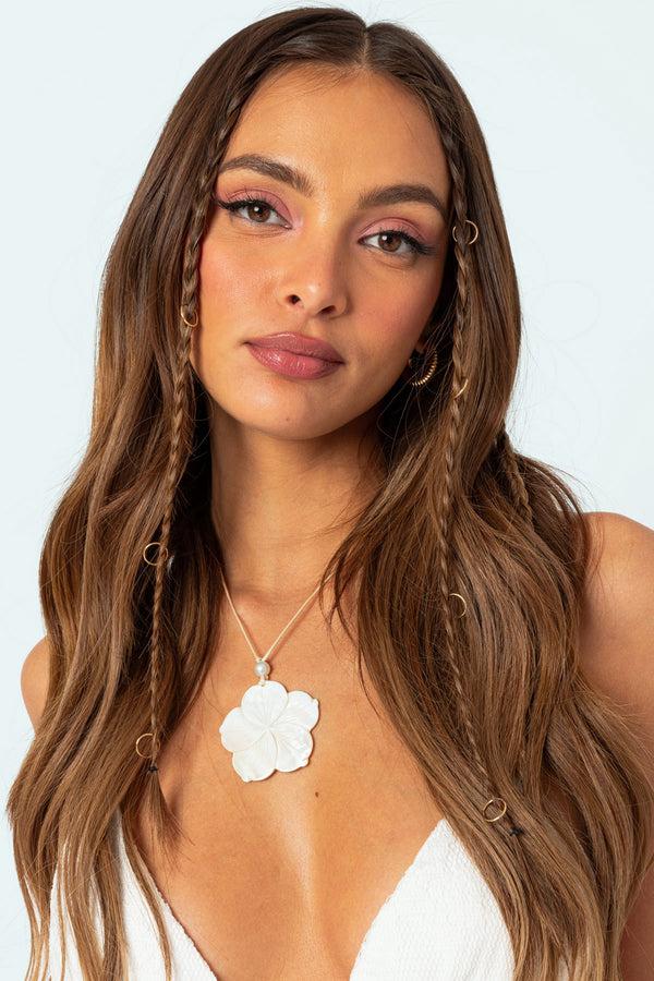 edikted Beachy Flower String Necklace cream
