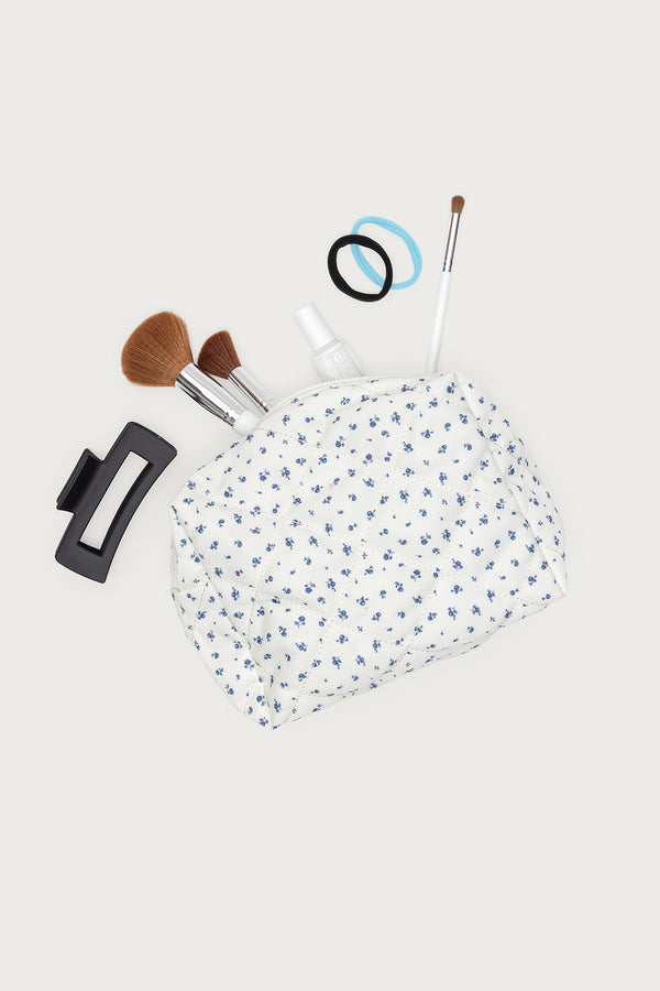 edikted Bloomy Quilted Makeup Bag white