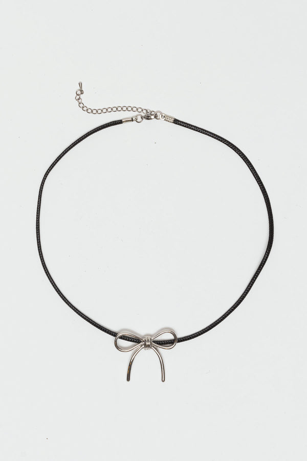 edikted Bow Cord Necklace silver