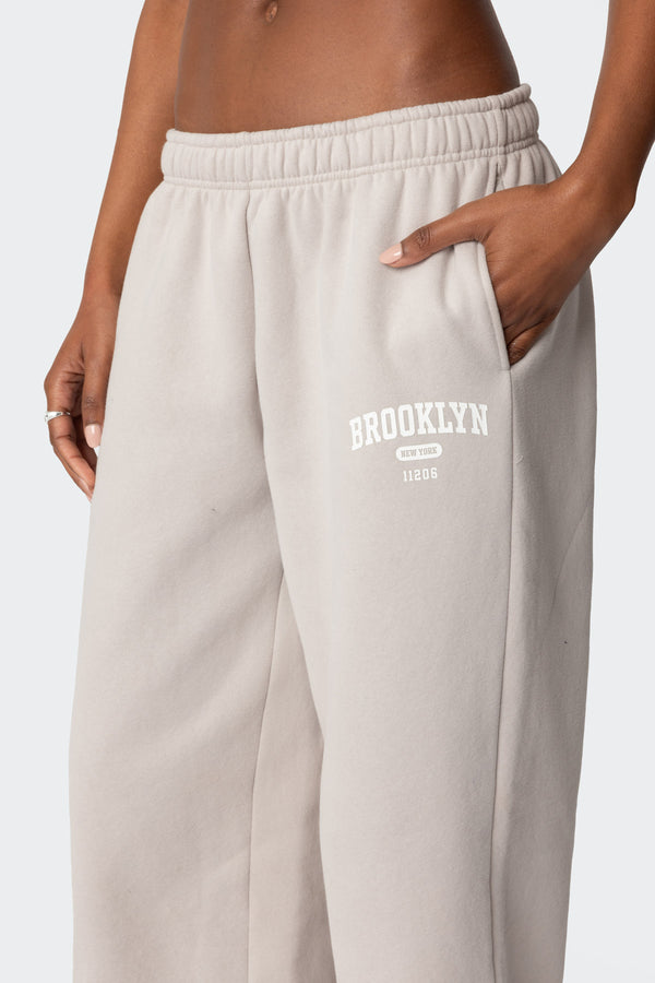Edikted Brooklyn NY Sweatpants Beige