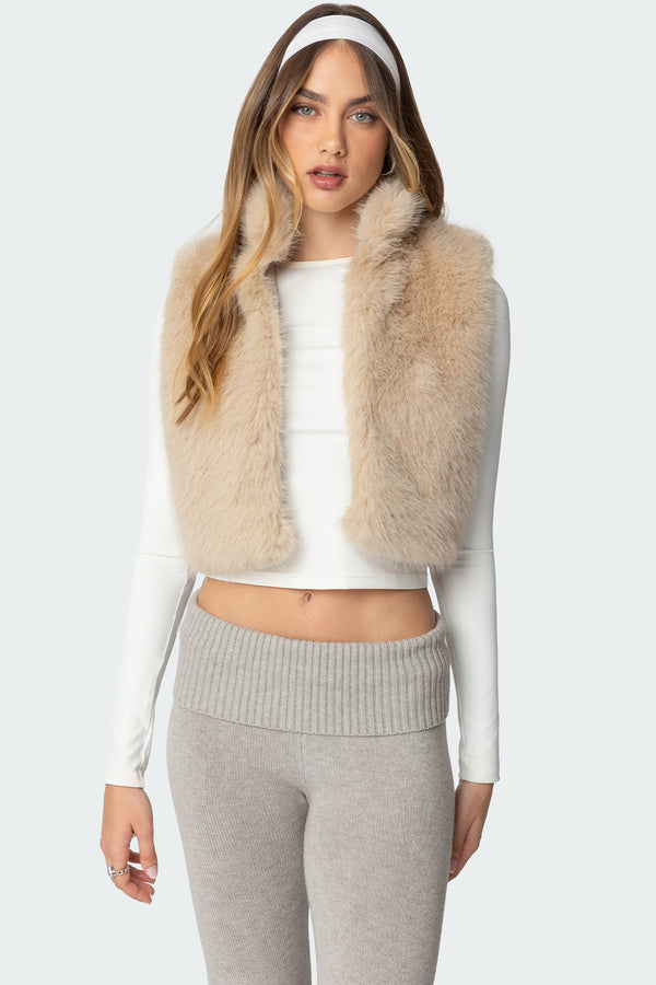 edikted Cassandra Faux Fur Vest tan