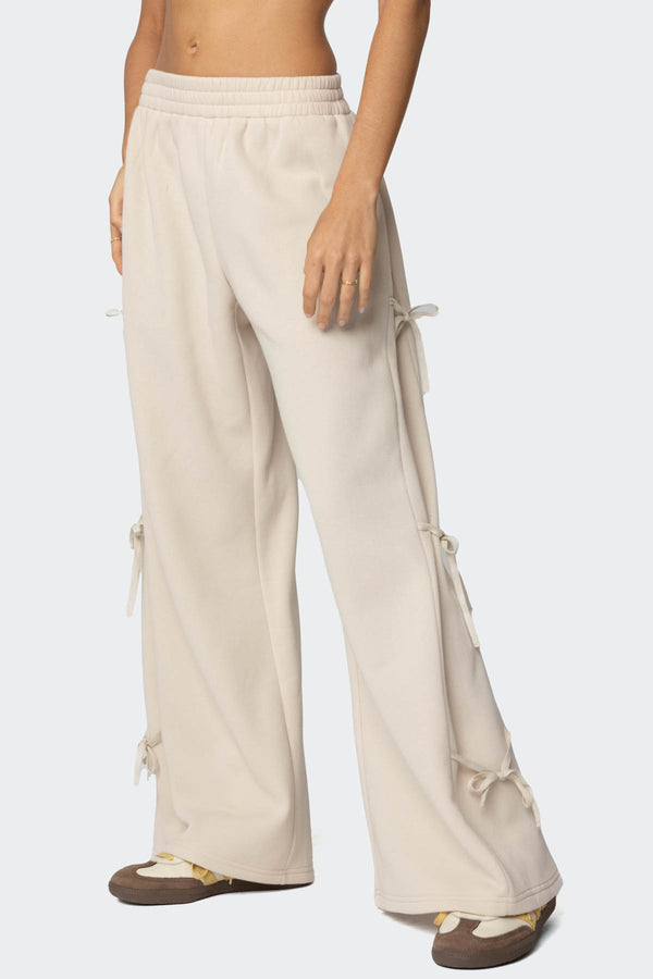 Edikted Claudette Baggy Ribbon Sweatpants Cream