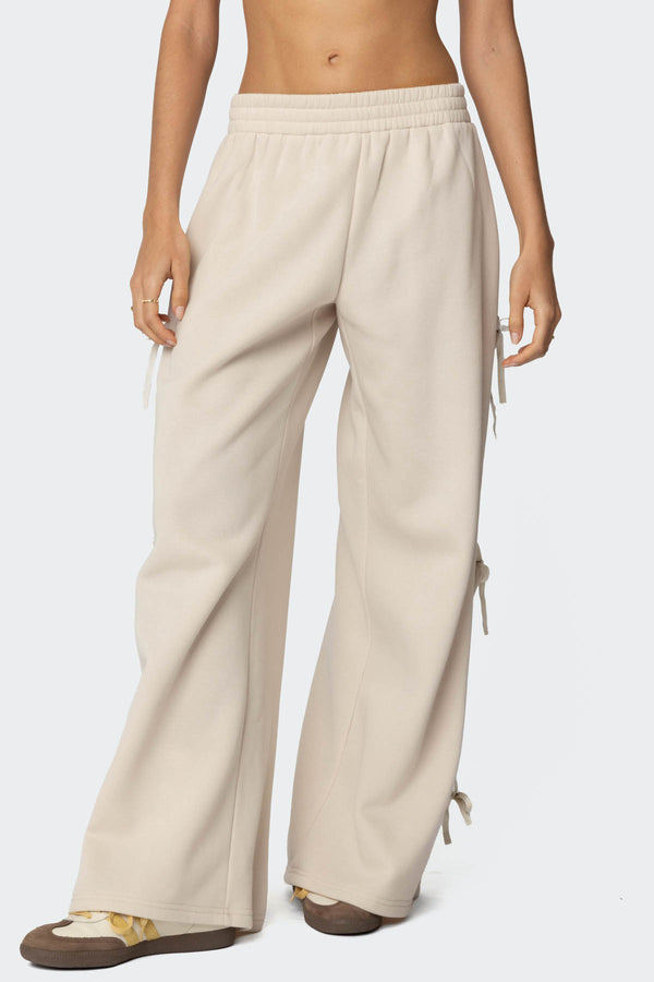 Edikted Claudette Baggy Ribbon Sweatpants Cream