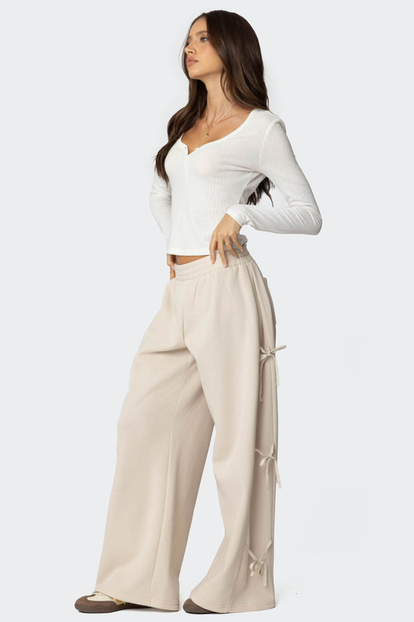 Edikted Claudette Baggy Ribbon Sweatpants Cream