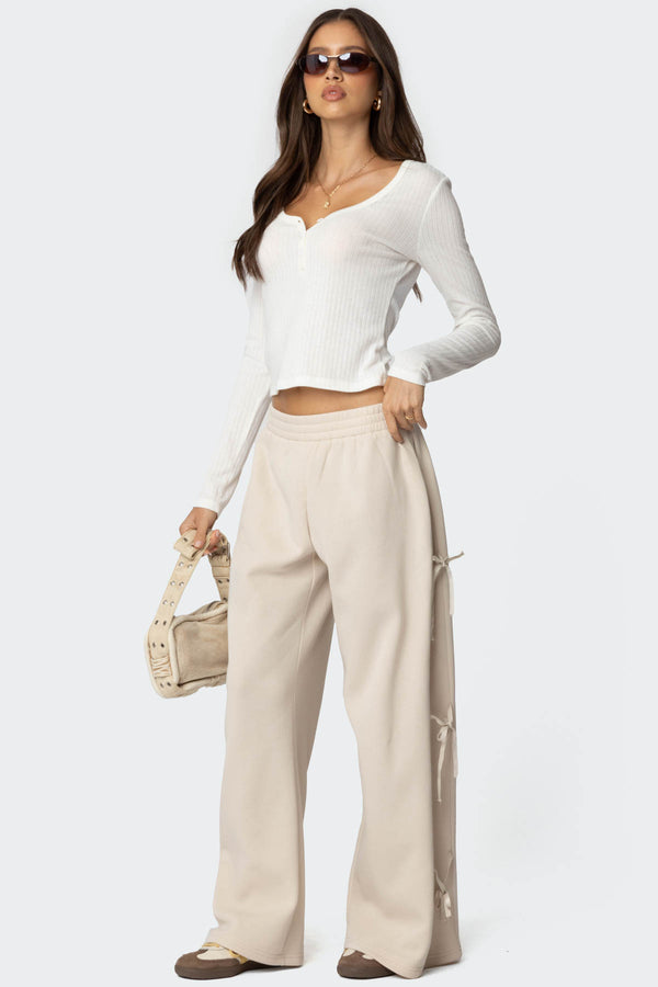 edikted Claudette Baggy Ribbon Sweatpants cream
