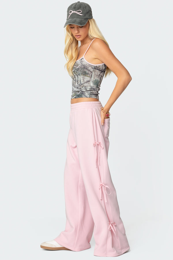 edikted Claudette Baggy Ribbon Sweatpants pink