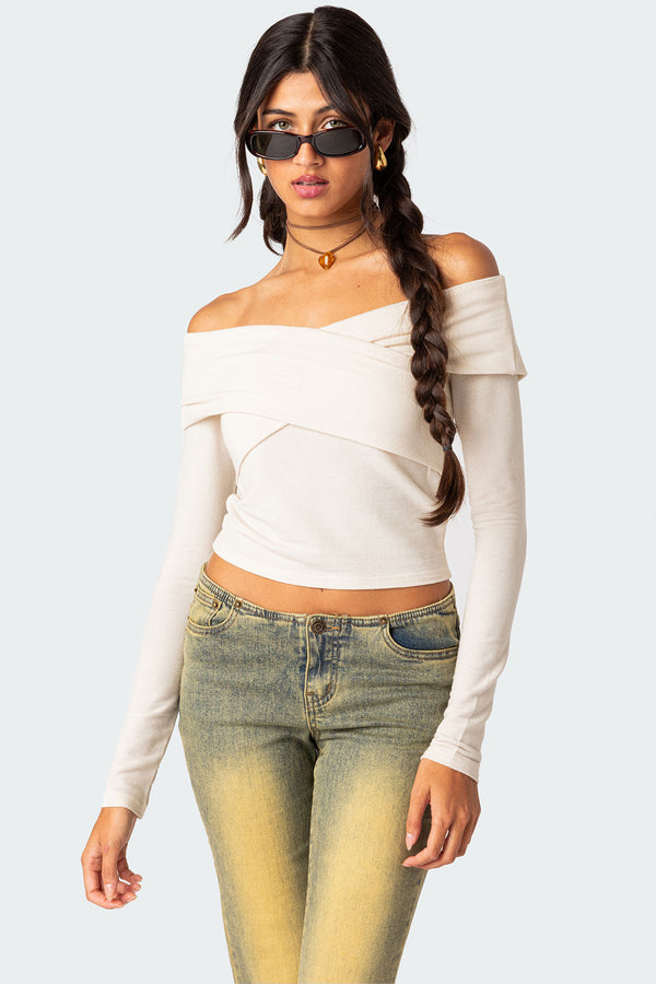 edikted Crossover Off Shoulder Top cream