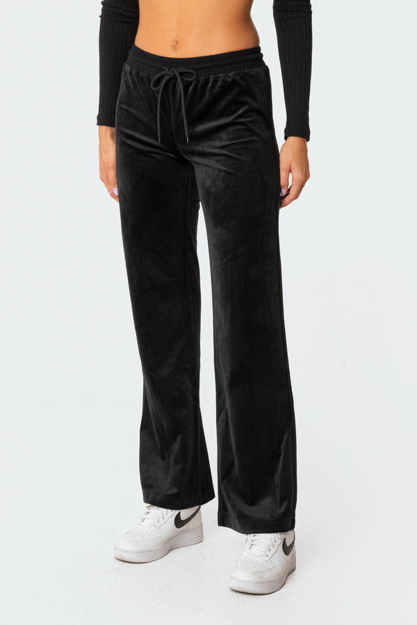 Edikted Erin Low-Rise Velour Sweatpants Black