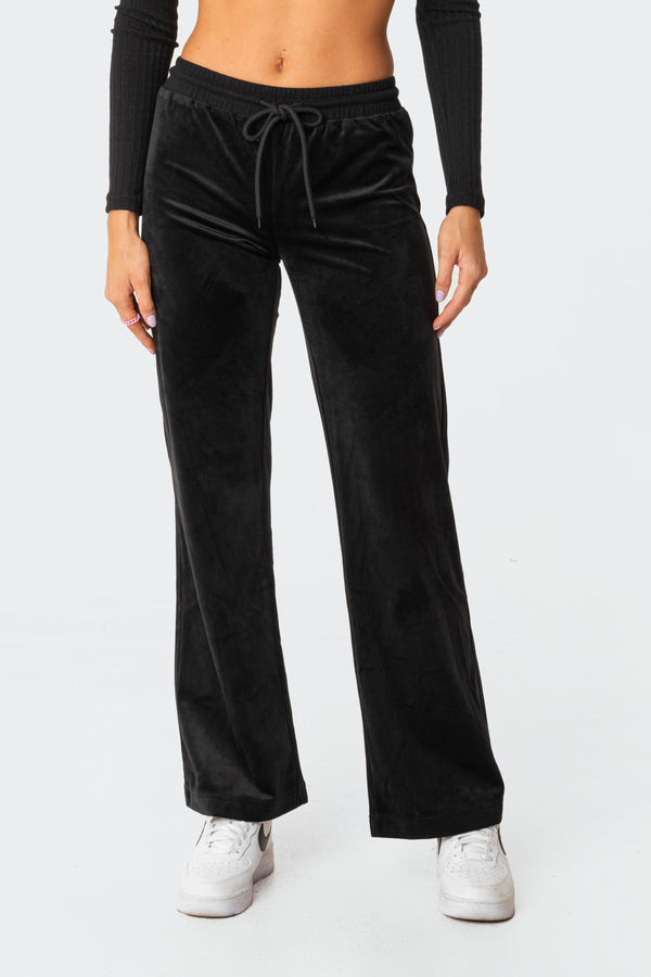 Edikted Erin Low-Rise Velour Sweatpants Black