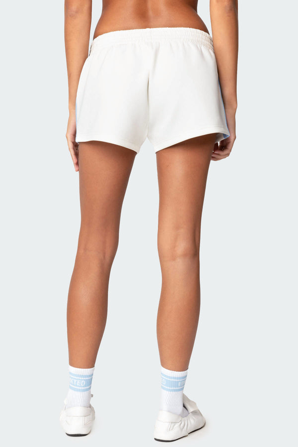 Edikted Izzie Side Stripe Shorts Cream