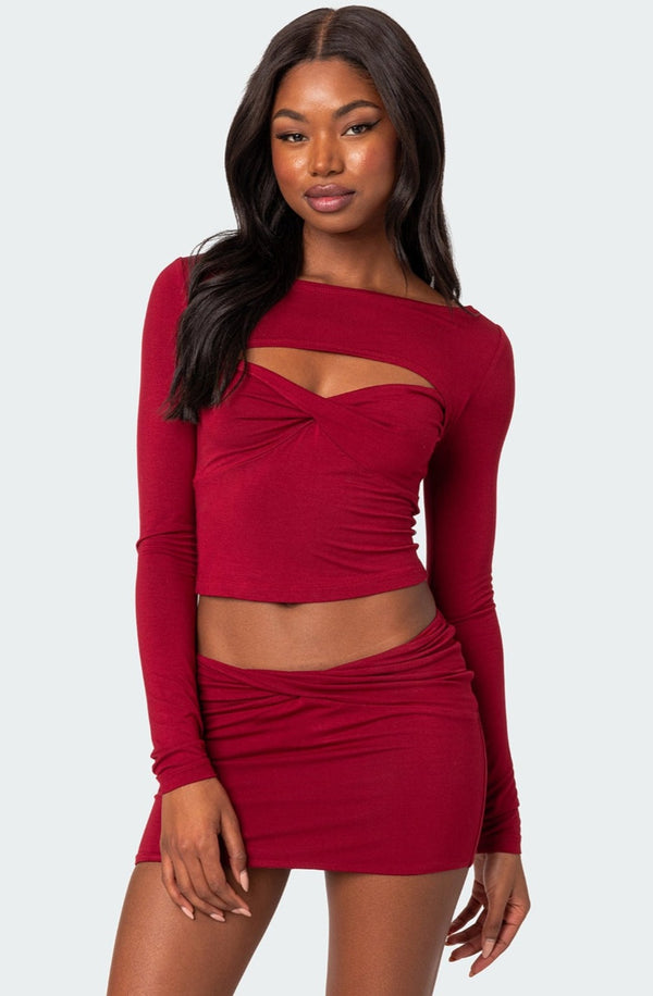 edikted Lara Cut Out Twist Front Top burgundy
