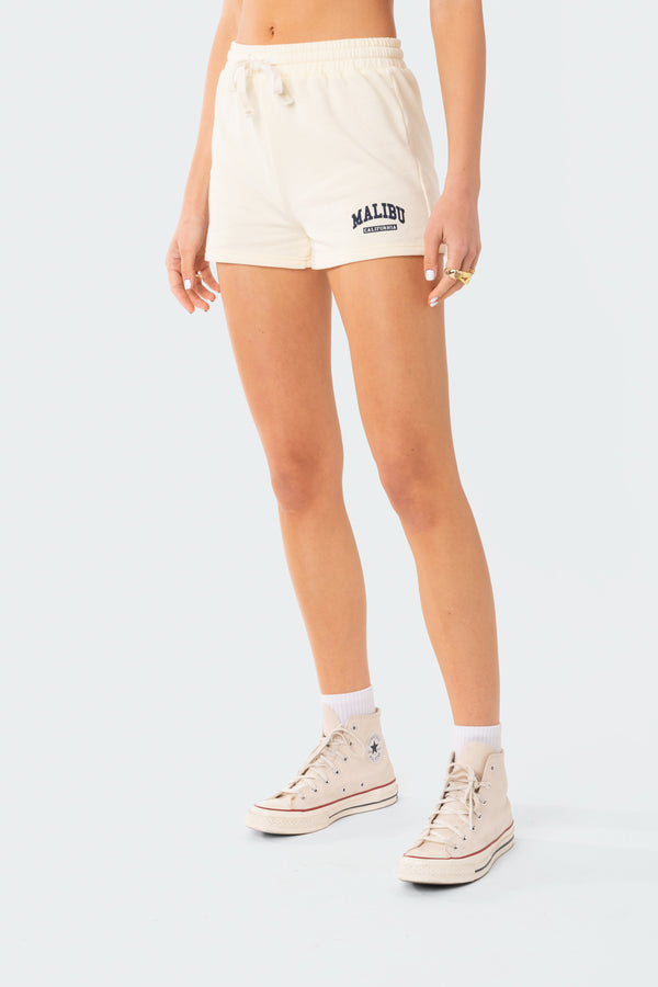Edikted Malibu Girl Terry Shorts Cream