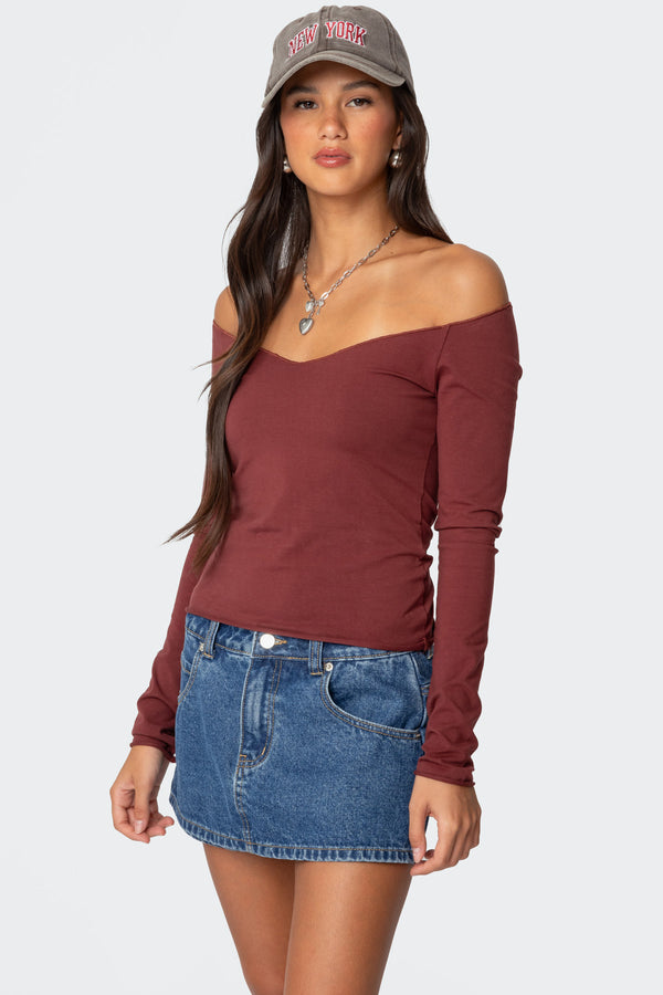 Edikted Nattie Off Shoulder V Neck Top Burgundy