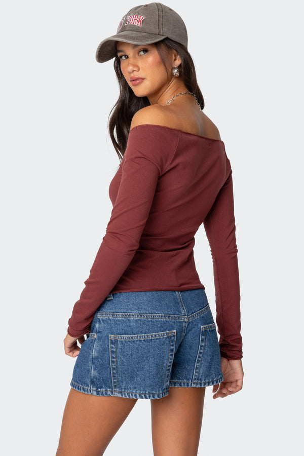 Edikted Nattie Off Shoulder V Neck Top Burgundy
