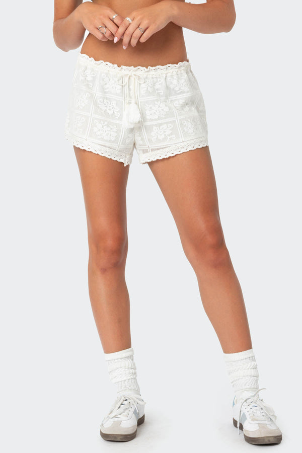 Edikted Needlepoint Lacey Shorts Cream