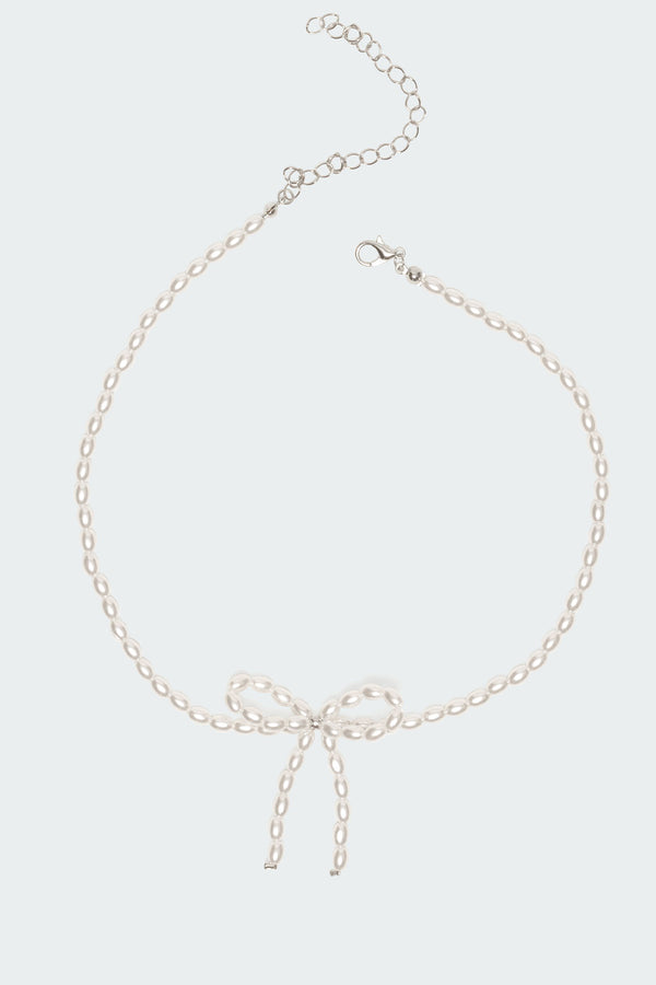 Edikted Pearl Bow Necklace White