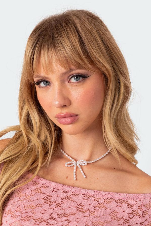 edikted Pearl Bow Necklace white