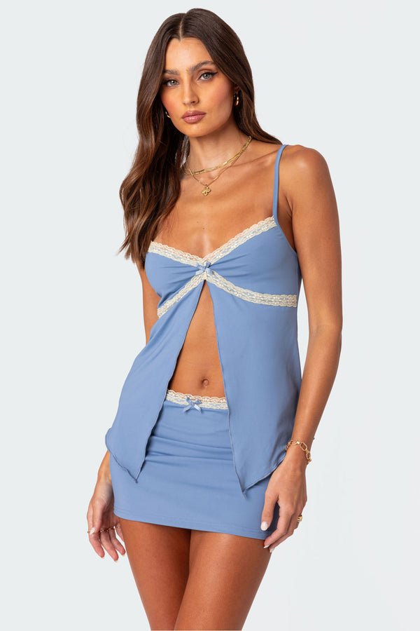 edikted Sorely Split Front Top blue