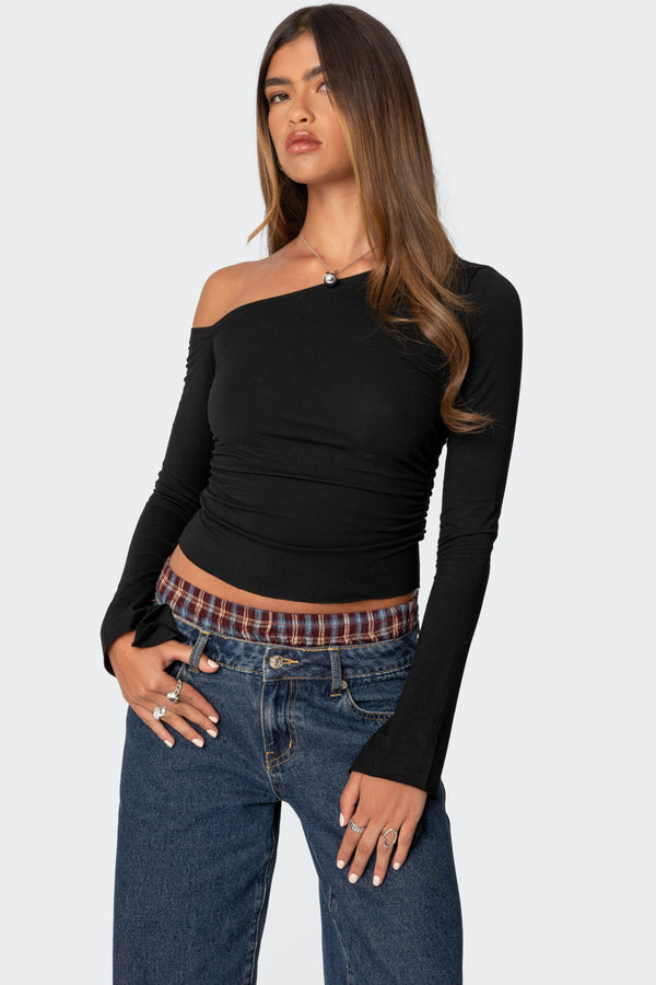 Edikted Stacie Asymmetric Long Sleeve Top Black