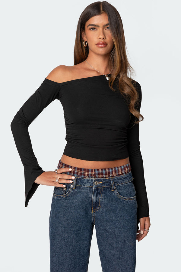 edikted Stacie Asymmetric Long Sleeve Top black