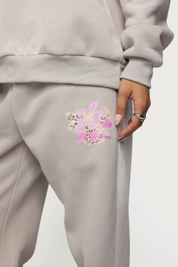 Edikted Wild Petal Sweatpants Beige